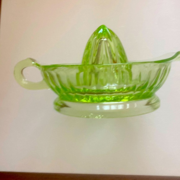Vintage Uranium Depression Glass Juicer 8.5”w x 6”D x 3.5”H - Picture 3 of 6